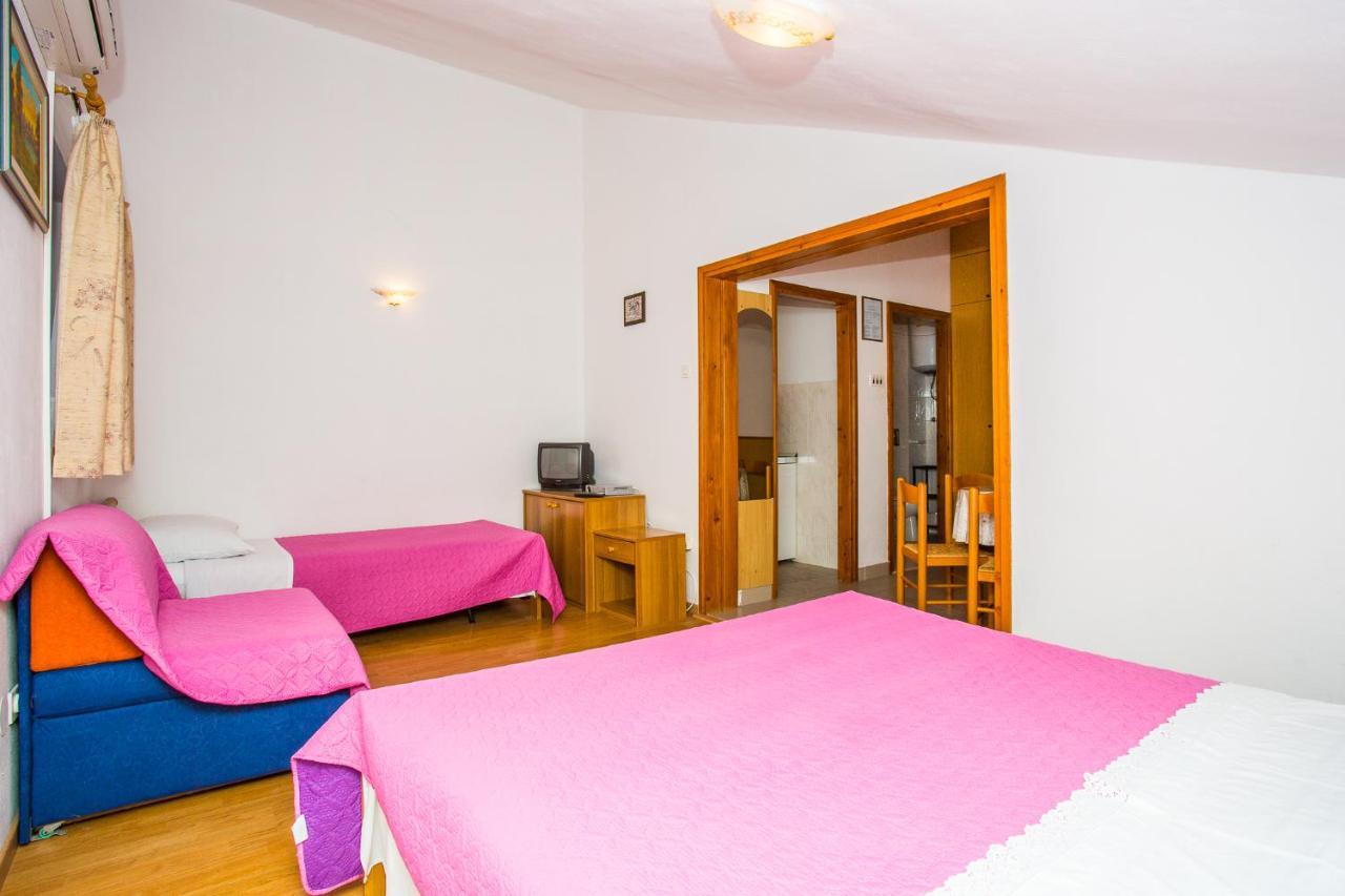 Apartmani Pava Omis Bagian luar foto