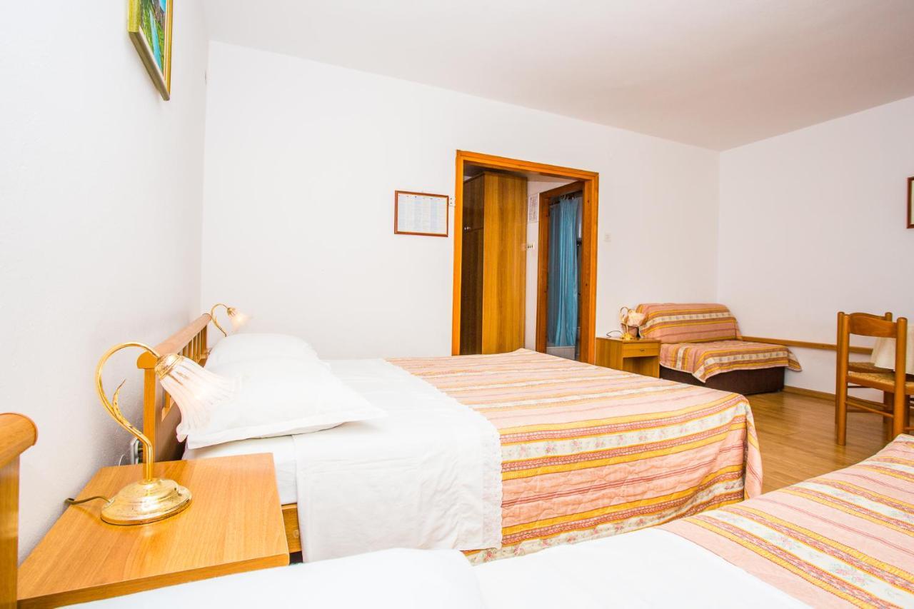 Apartmani Pava Omis Bagian luar foto