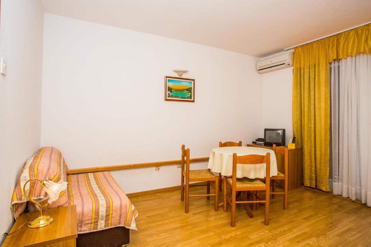 Apartmani Pava Omis Bagian luar foto