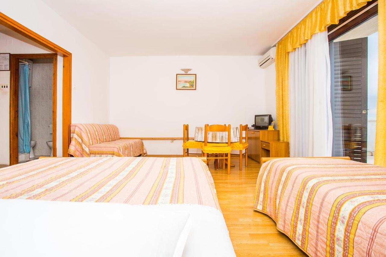 Apartmani Pava Omis Bagian luar foto