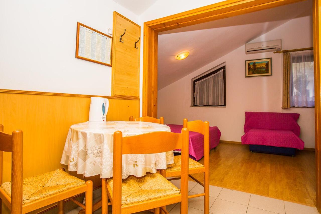 Apartmani Pava Omis Bagian luar foto